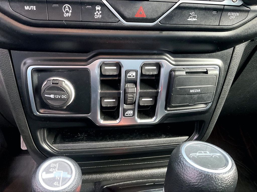 2022 Jeep Gladiator — photo 12