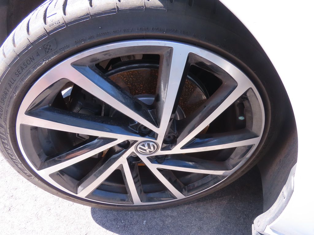 Thumbnail: 2019 Volkswagen Golf - 15