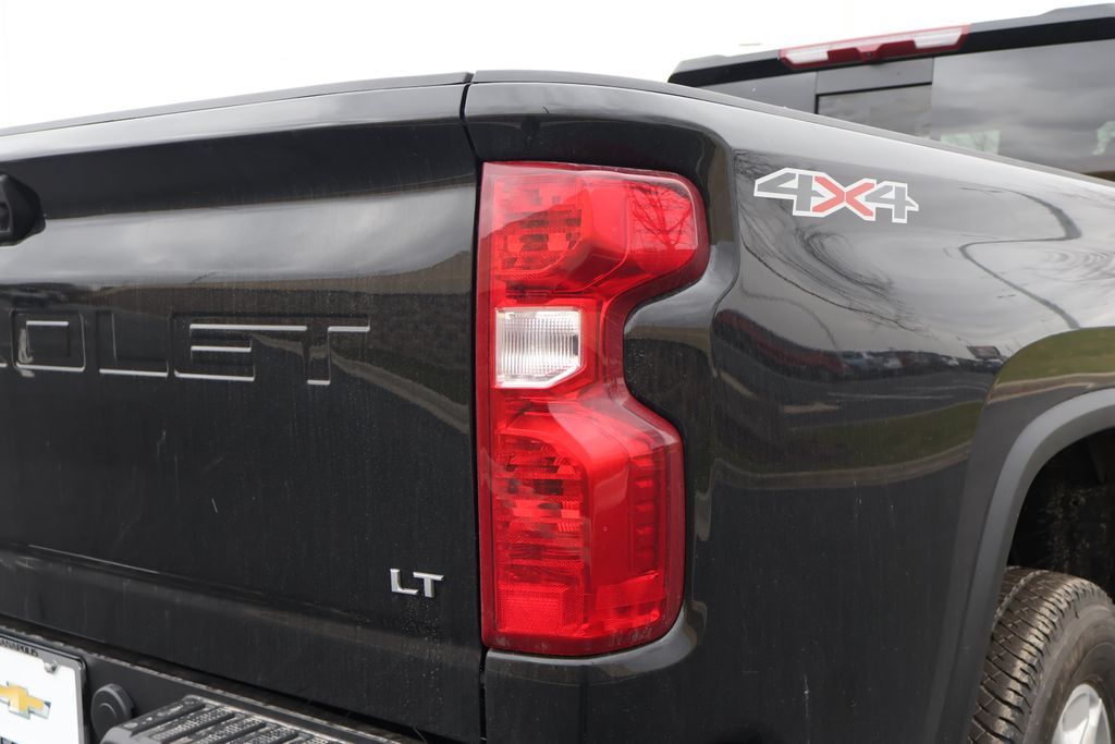 Thumbnail: 2026 Chevrolet Silverado 3500 - 7