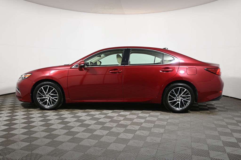 Thumbnail: 2017 Lexus ES - 2