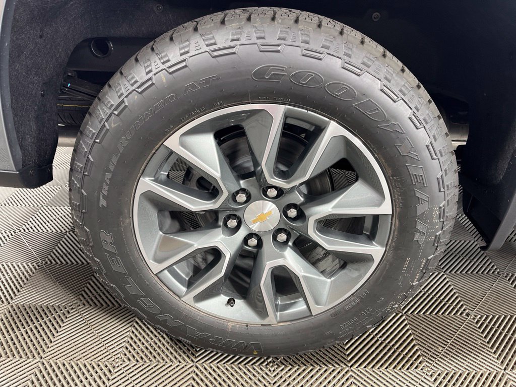 Thumbnail: 2026 Chevrolet Silverado 1500 - 21