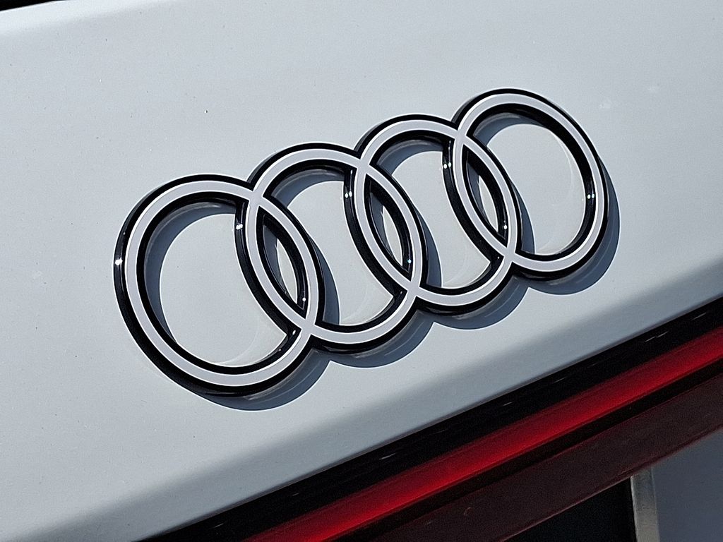 Thumbnail: 2025 Audi Q6 e-tron - 30