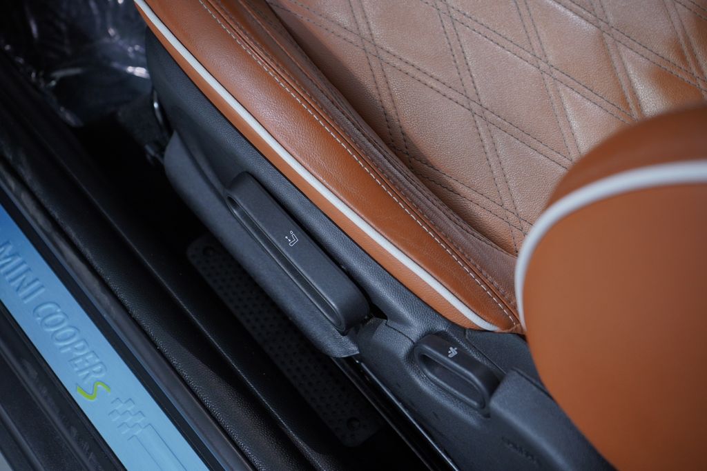 Thumbnail: 2023 MINI Cooper - 14