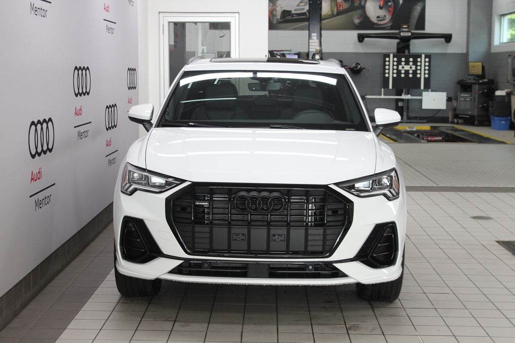Thumbnail: 2025 Audi Q3 - 9