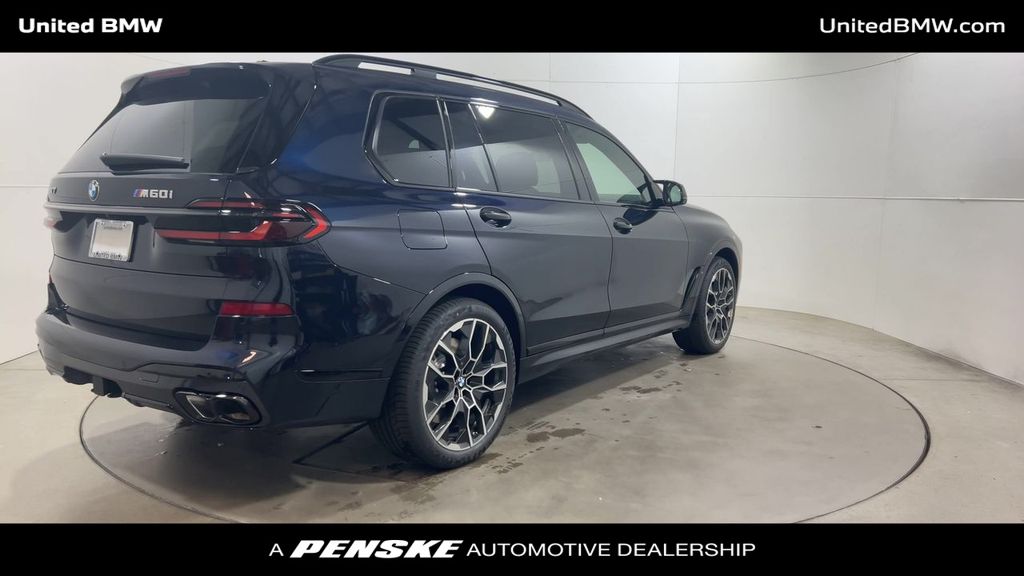 2026 BMW X7 M60i 8