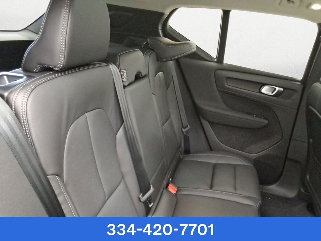 new 2025 Volvo XC40 car, priced at $37,599