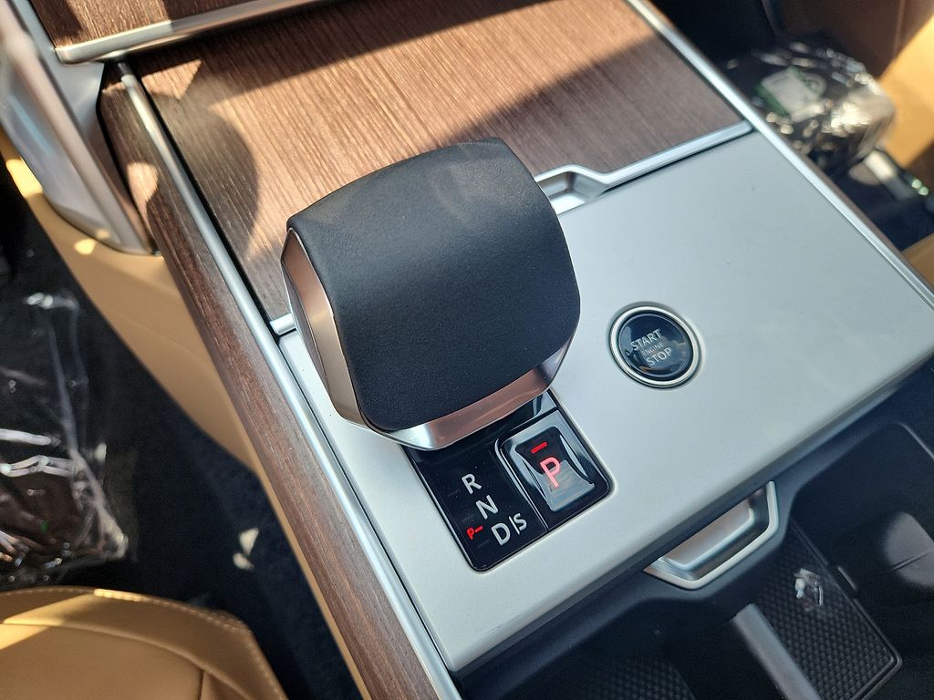 Thumbnail: 2025 Land Rover Range Rover - 7