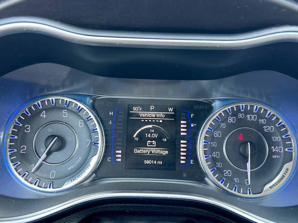 Thumbnail: 2016 Chrysler 200 - 3