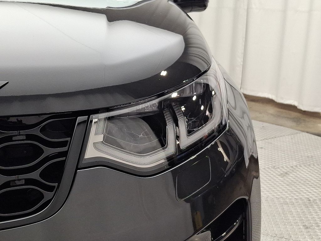 Thumbnail: 2025 Land Rover Discovery Sport - 9