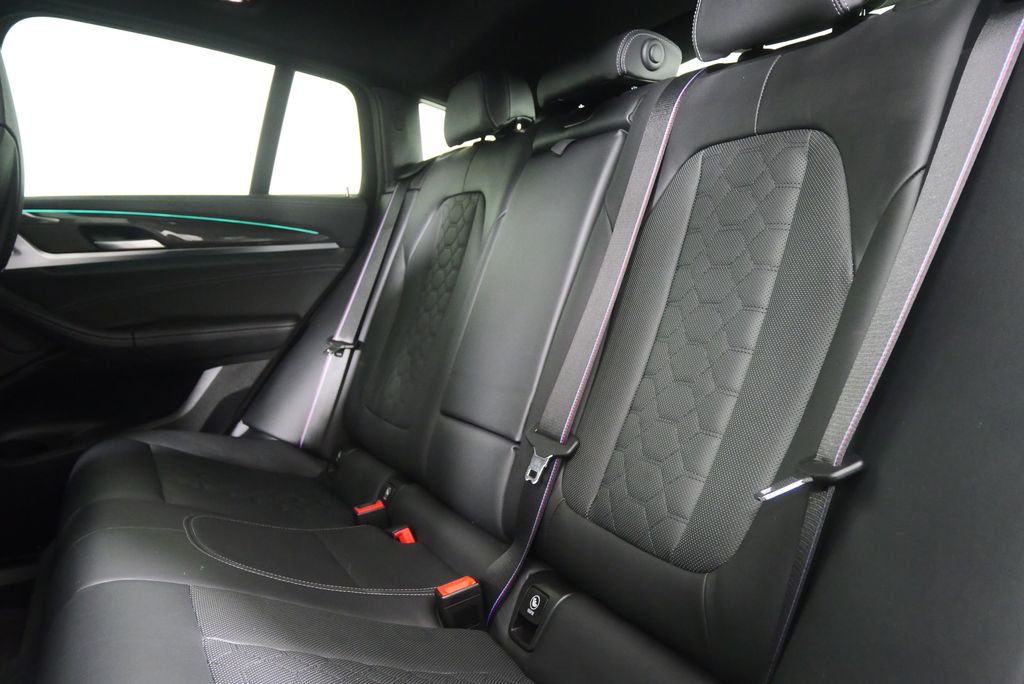 Thumbnail: 2022 BMW X4 - 17