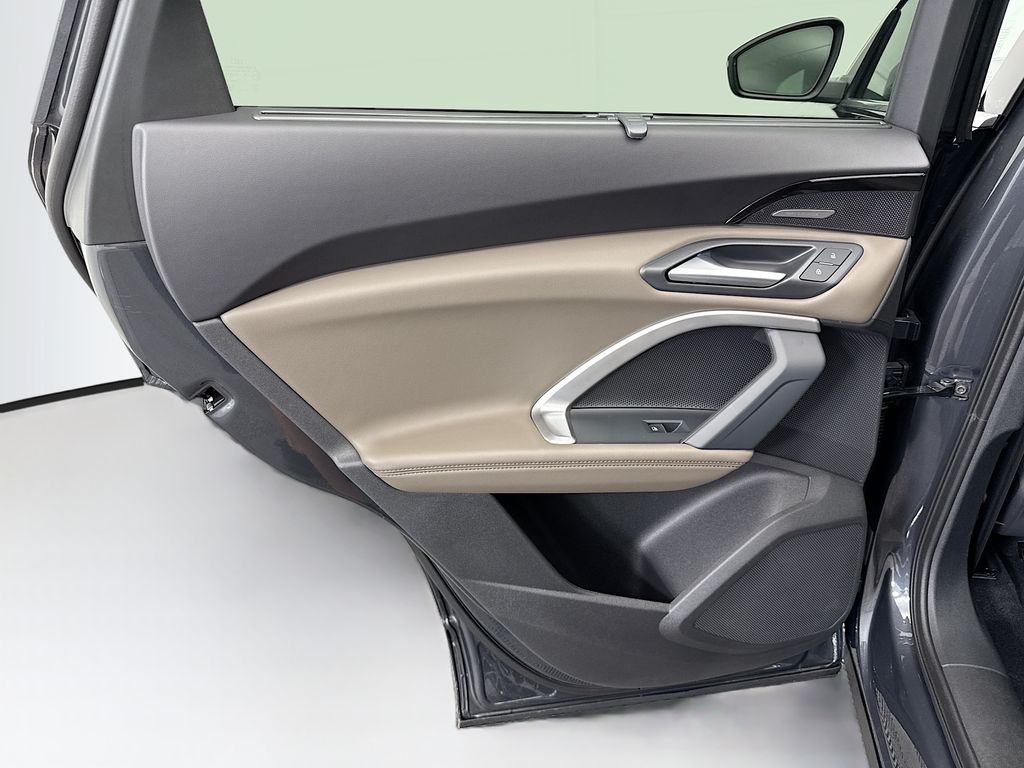 Thumbnail: 2025 Audi Q5 - 26