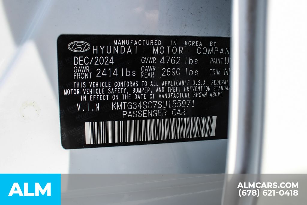 Used 2025 White Genesis 2.5T image 41