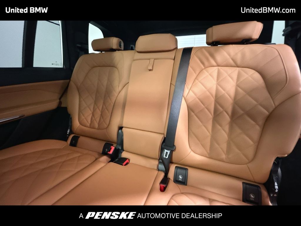 Thumbnail: 2026 BMW X7 - 21