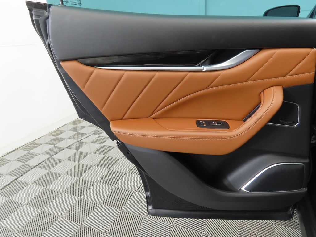 Thumbnail: 2022 Maserati Levante - 26
