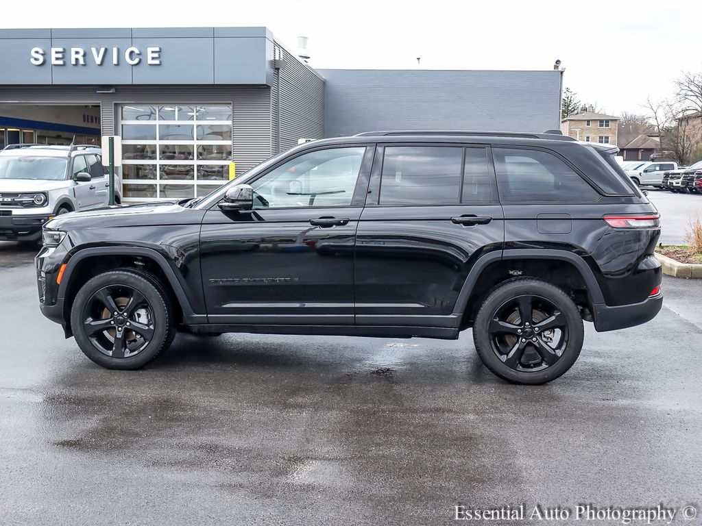 View vehicle photo 4