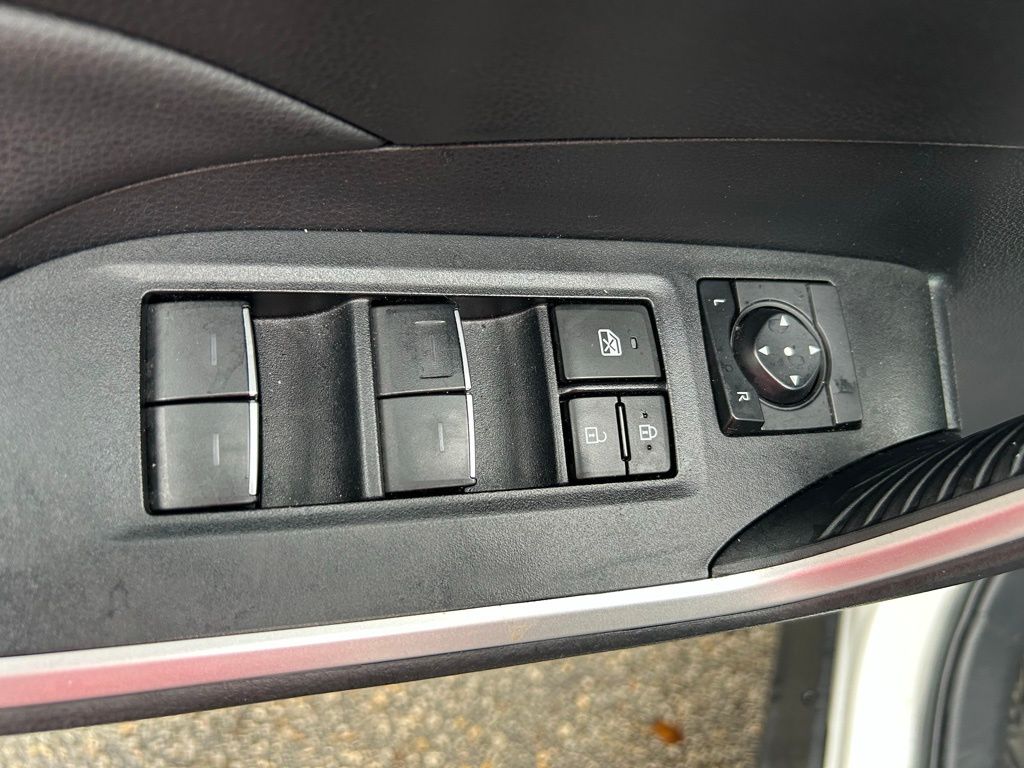 Thumbnail: 2023 Toyota RAV4 - 17