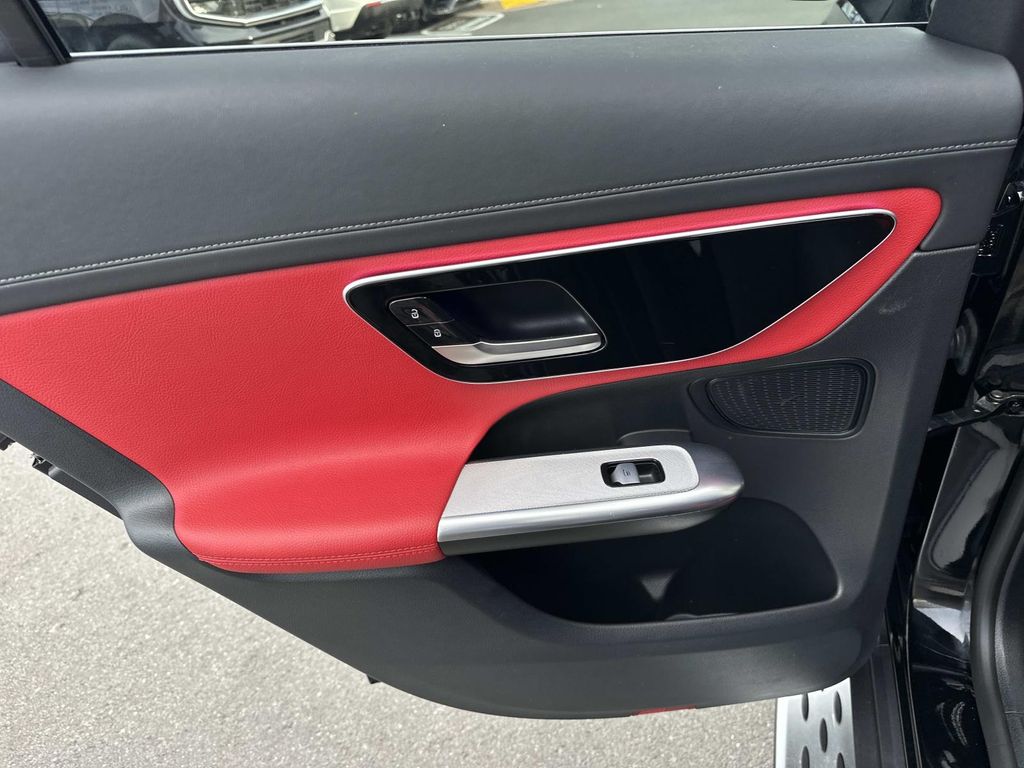 Thumbnail: 2024 Mercedes-Benz GLC - 27