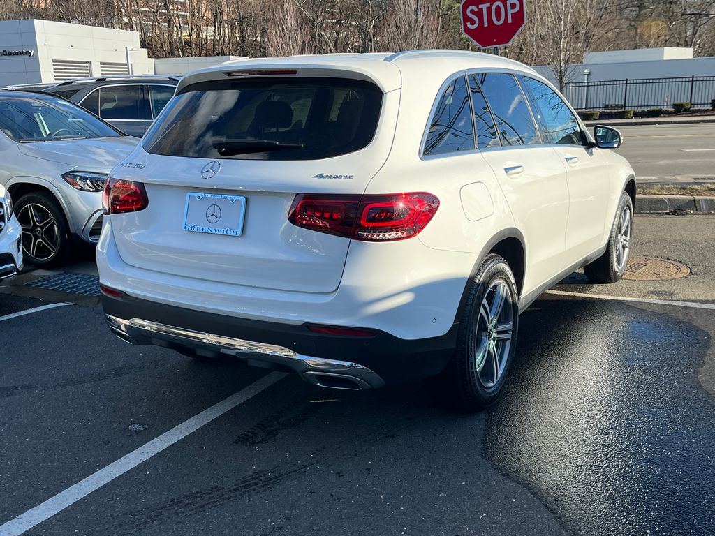 2022 Mercedes-Benz GLC 300 2