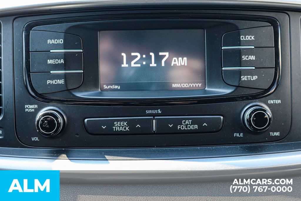 Used 2018 Black Kia L image 37