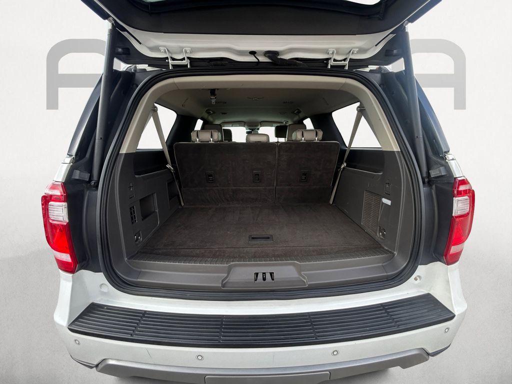 Used Car 2021 Ford Expedition Max  Xlt For Sale Under $25,000 In Floresville, Texas
