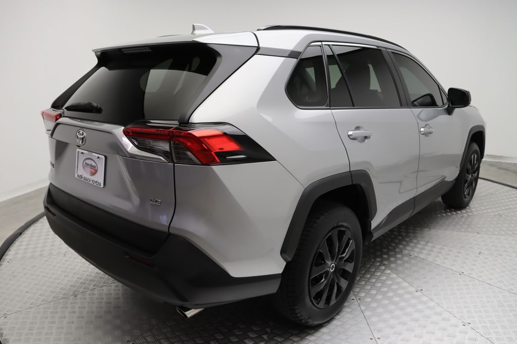 2021 Toyota RAV4 LE 8