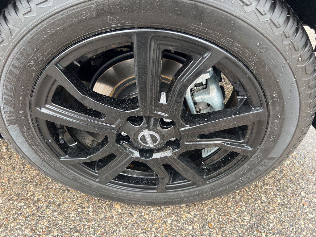 2024 Nissan Kicks SR photo