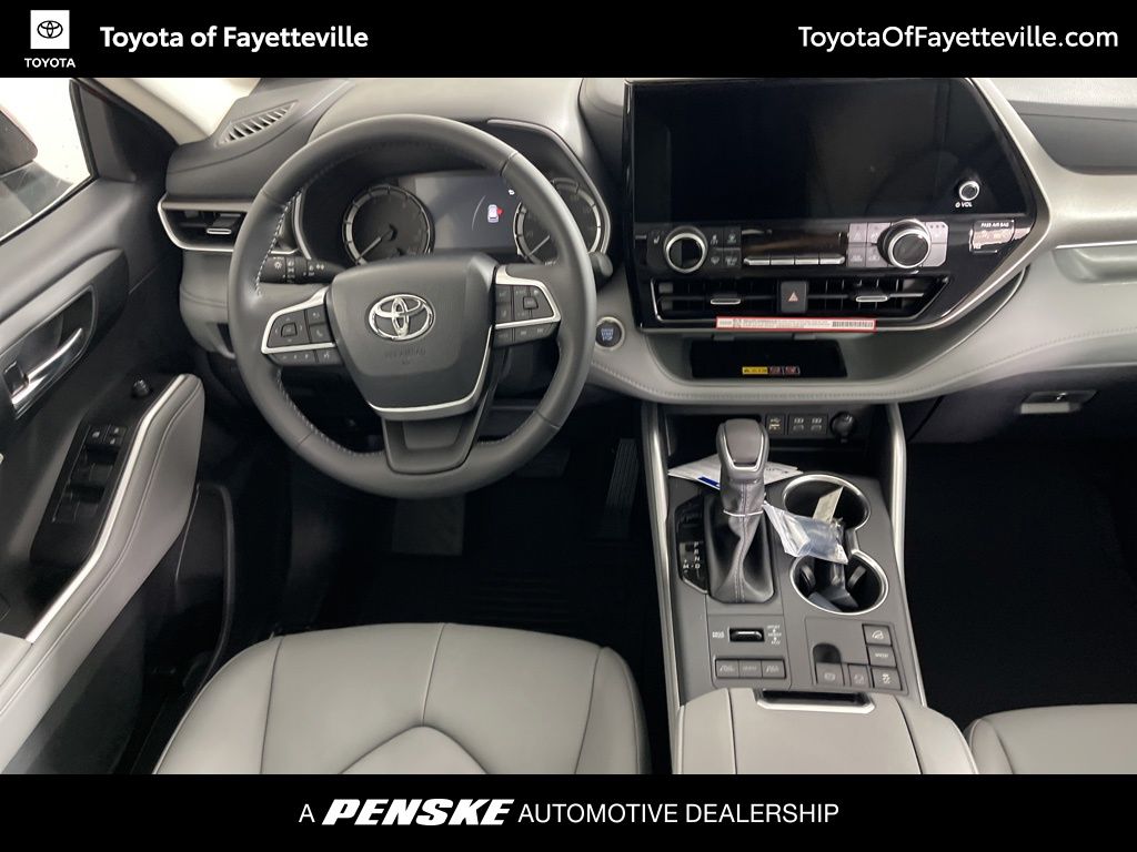 Thumbnail: 2026 Toyota Highlander - 15