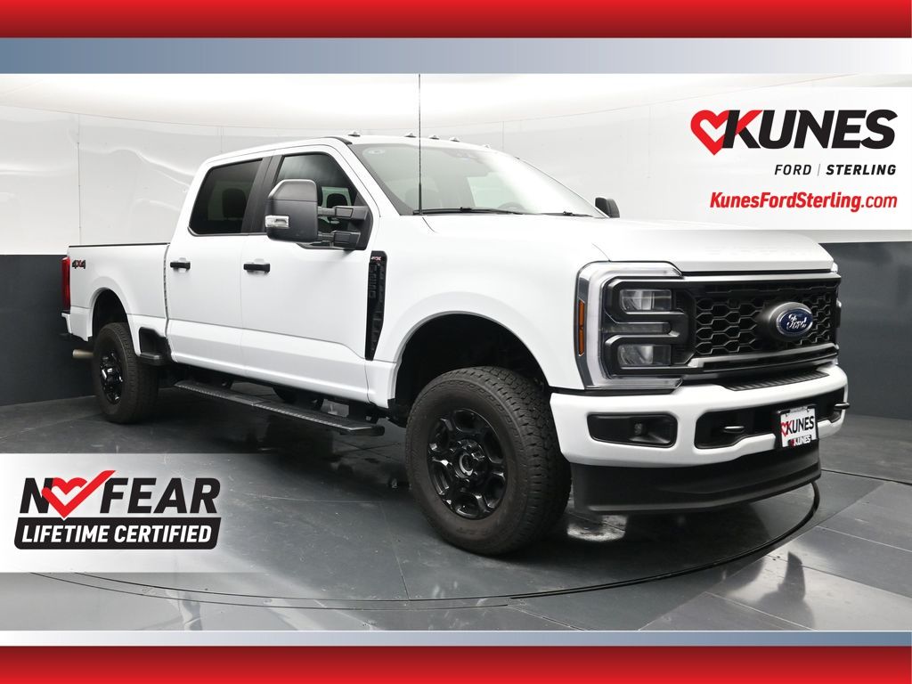 Oxford White 2026 Ford F-250 Super Duty Pickup Truck Four-Wheel Drive Automatic