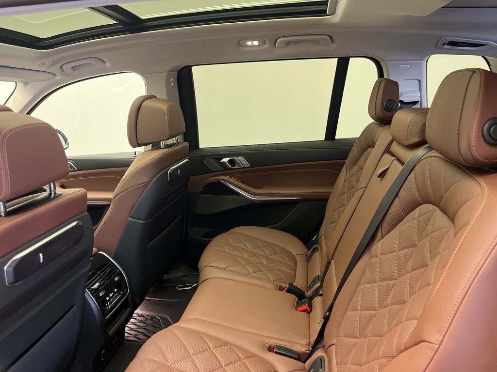 Thumbnail: 2025 BMW X7 - 24