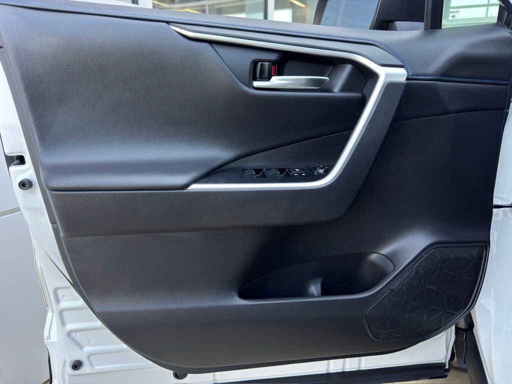 2021 Toyota RAV4 Hybrid XSE White at EAG Ford Navasota