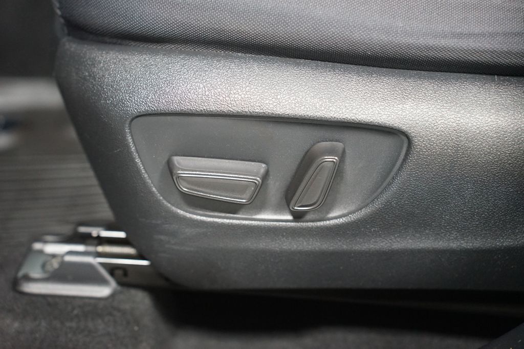 Thumbnail: 2021 Toyota Highlander - 32