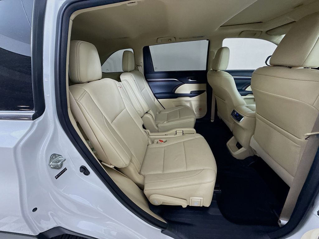 Thumbnail: 2014 Toyota Highlander - 29