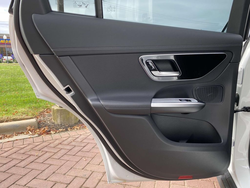 Thumbnail: 2025 Mercedes-Benz GLC - 17