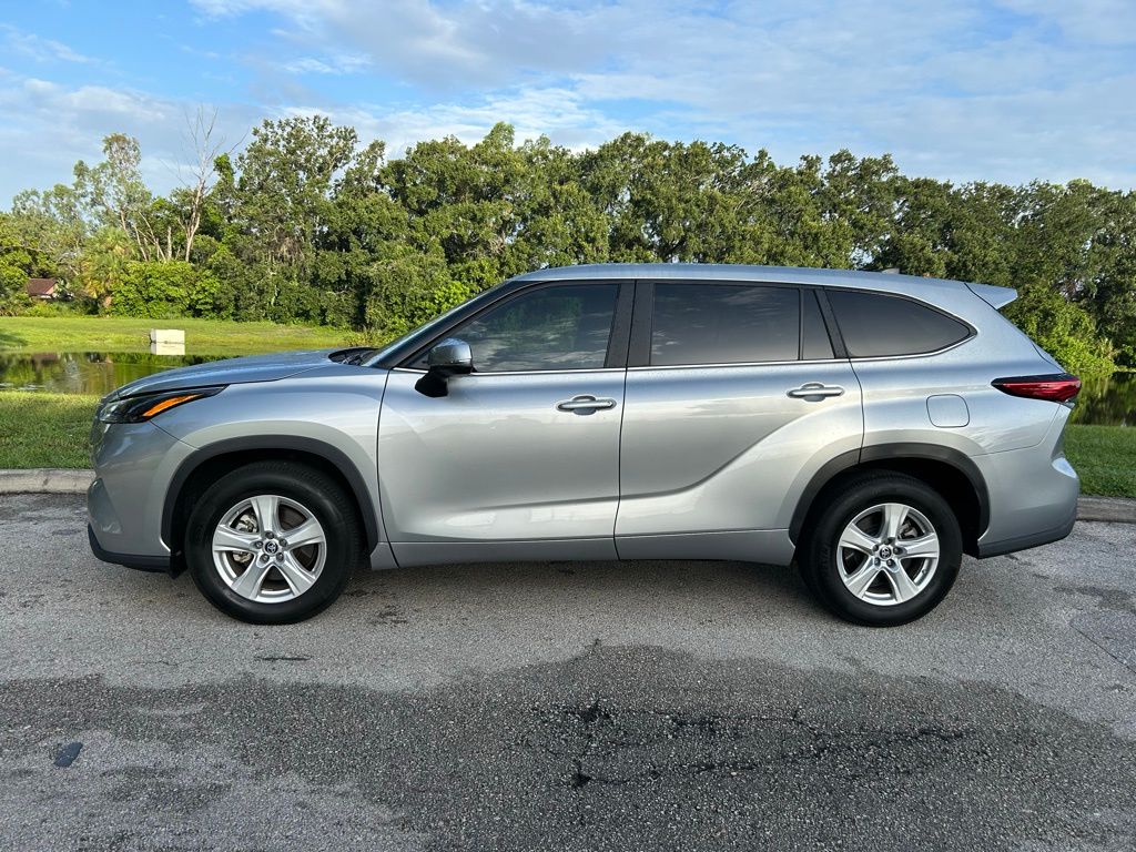 Thumbnail: 2023 Toyota Highlander - 2