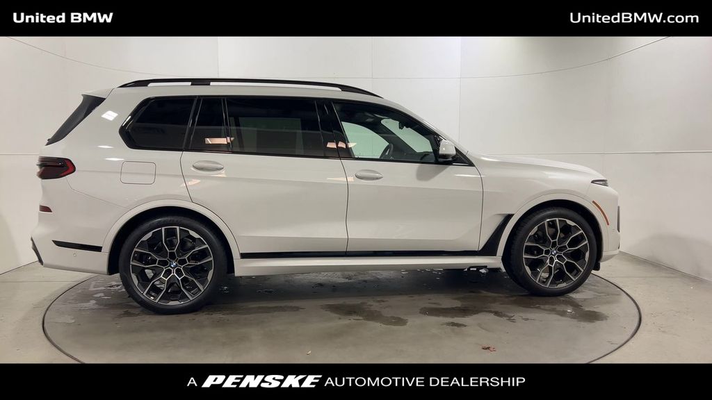Thumbnail: 2026 BMW X7 - 9
