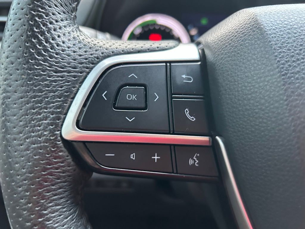 Thumbnail: 2022 Toyota Sienna - 23