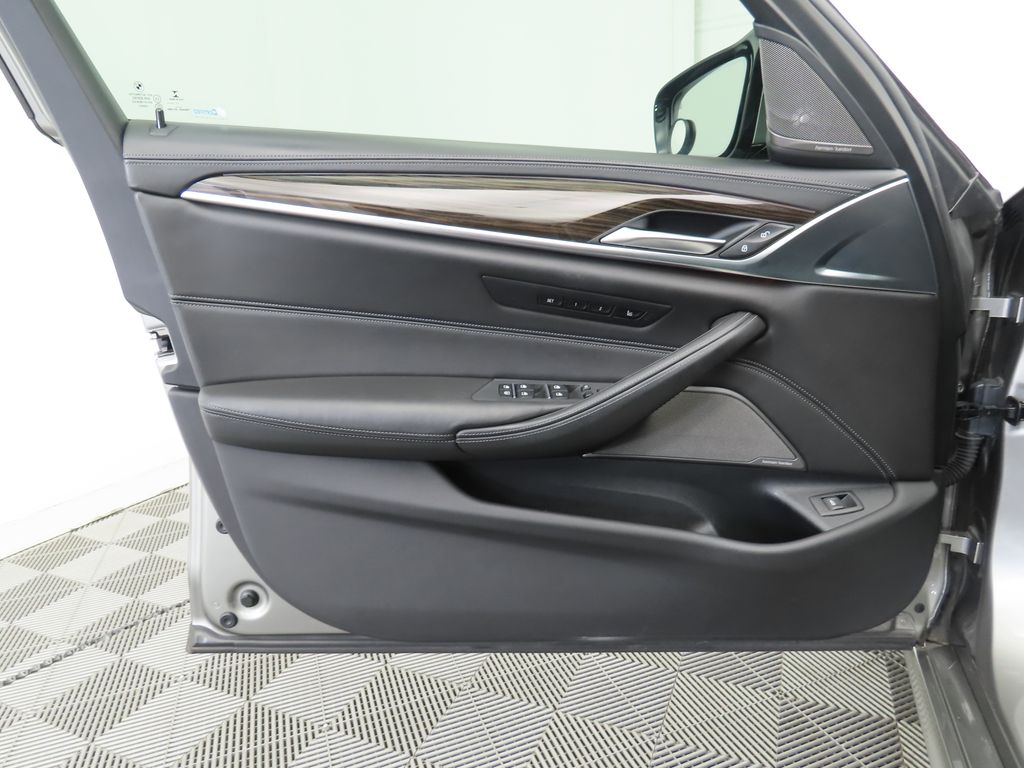 Thumbnail: 2018 BMW M5 - 23