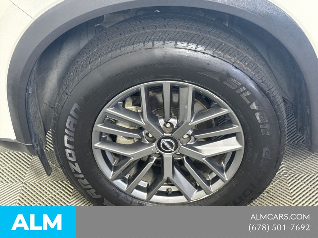 Used 2022 White Nissan S image 15