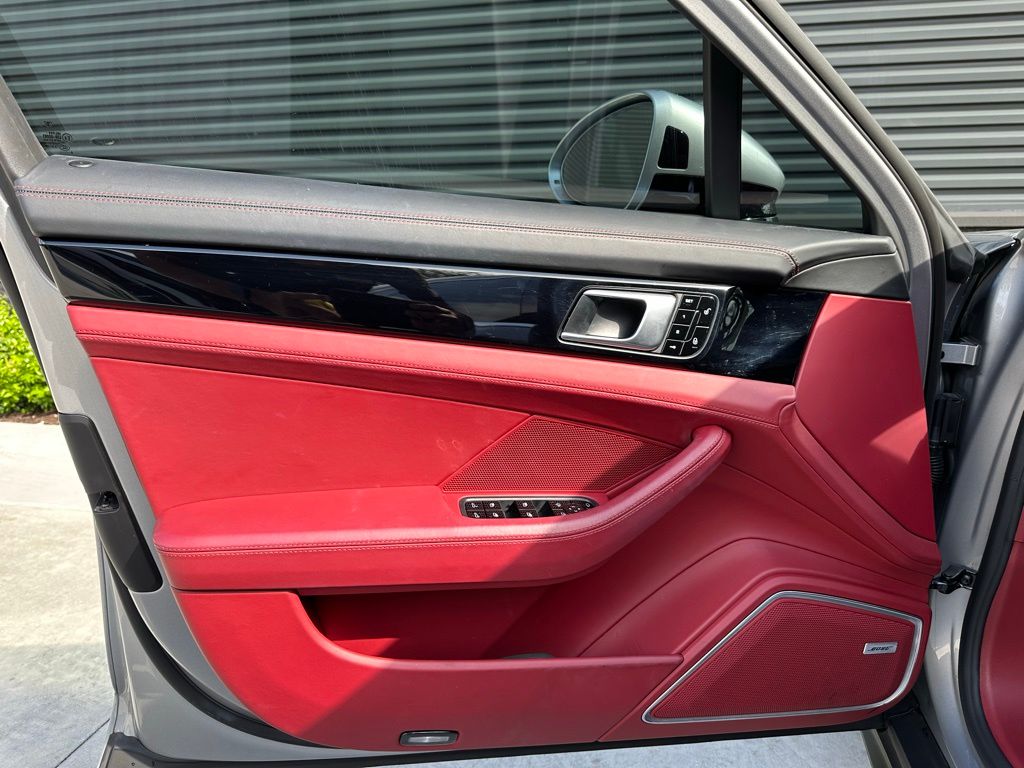 2017 Porsche Panamera Turbo 14