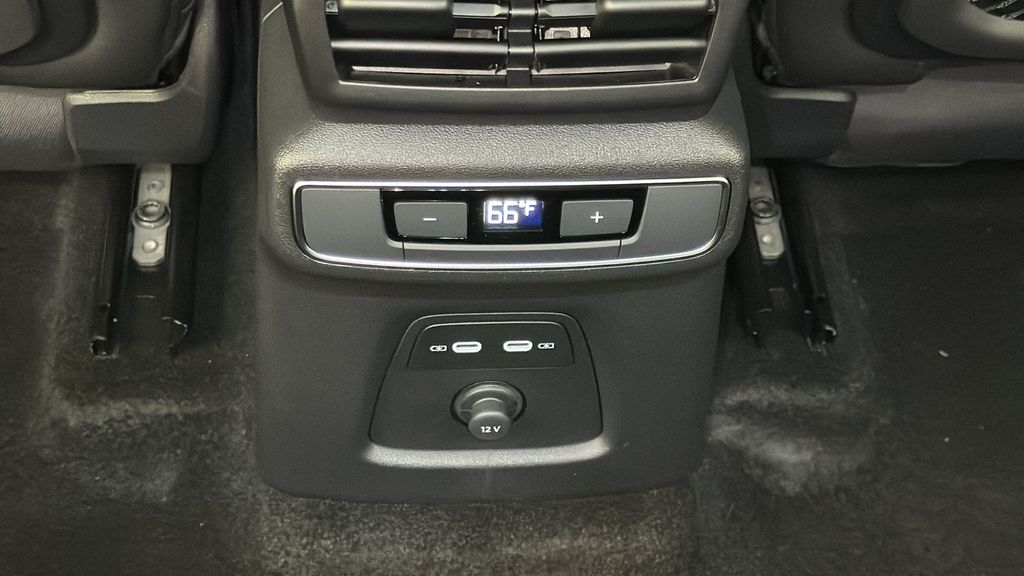 2025 Audi Q4 e-tron  27