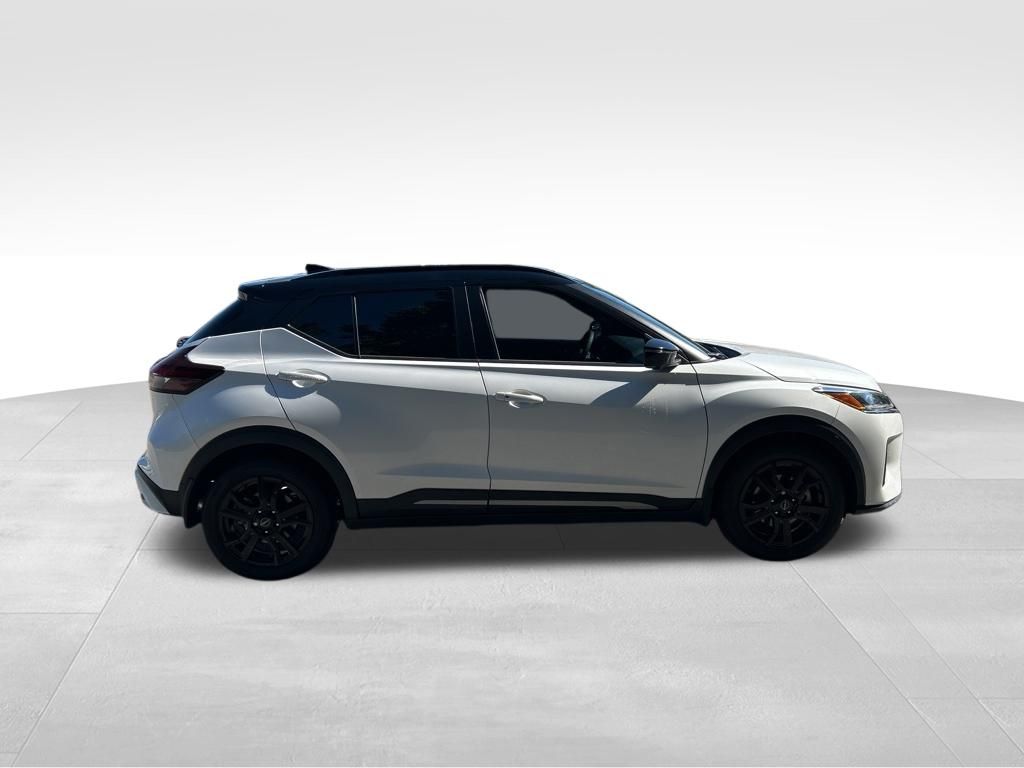 Used 2023 White Nissan SR image 4