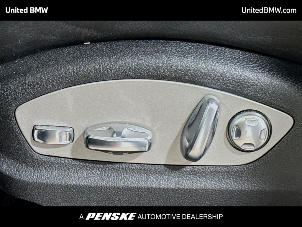 Thumbnail: 2023 Porsche Macan - 4