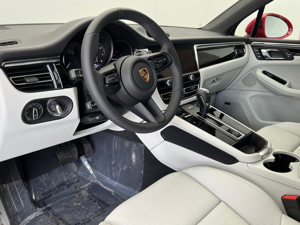 Thumbnail: 2025 Porsche Macan - 4
