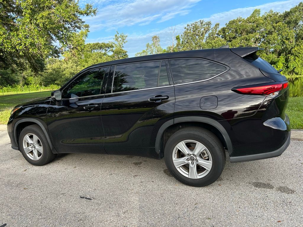 Thumbnail: 2022 Toyota Highlander - 3