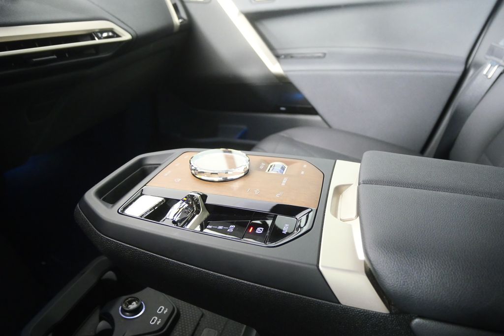 Thumbnail: 2024 BMW iX - 20