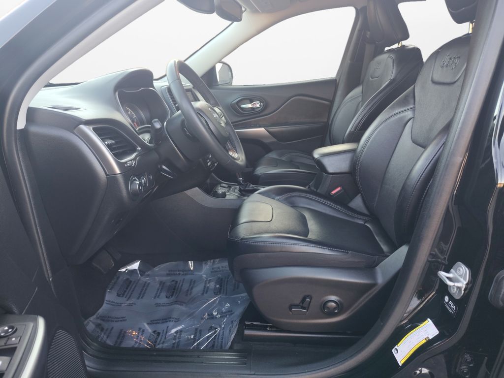 Used Car 2022 Jeep Cherokee  Latitude Lux For Sale Under $25,000 In Austin, Texas