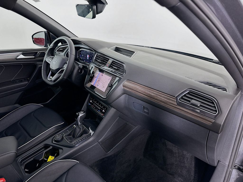 Thumbnail: 2022 Volkswagen Tiguan - 30