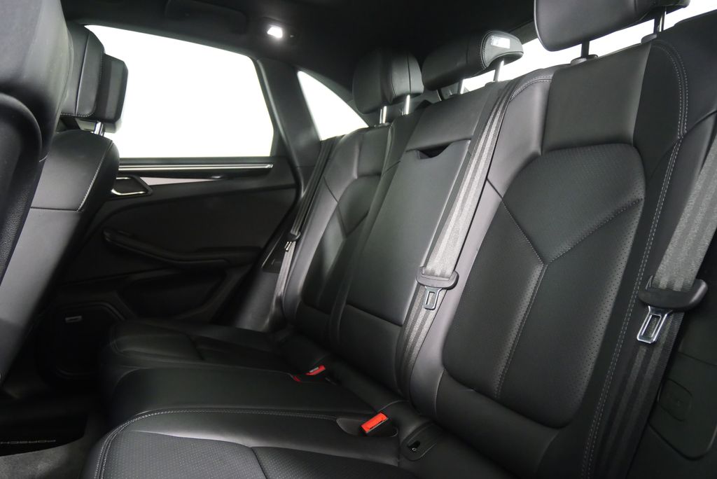Thumbnail: 2020 Porsche Macan - 14