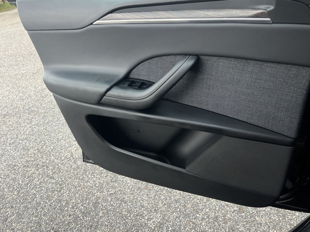 Used 2023  Tesla Standard Range image 10