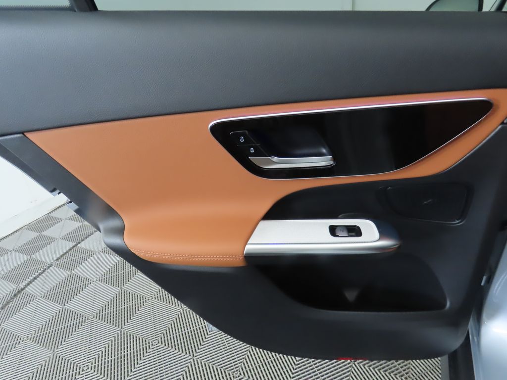2025 Mercedes-Benz GLC 300 27